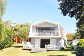 Sabi Robe WiFi 300m to Beach Dog friendly